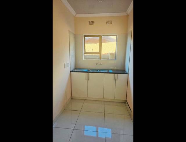 2 BEDROOM PROPERTY TO RENT IN OLIFANTSFONTEIN
